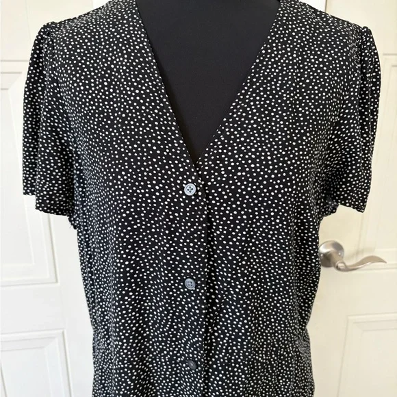 GAP Black and White Polka Dot button up dress. - Picture 4 of 13